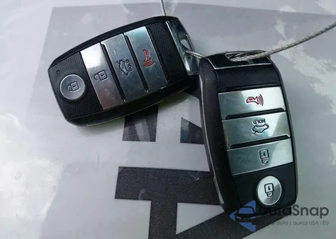 2019 Kia Optima S z USA, uszkodzony, nr VIN 5XXGT4L34KG377919